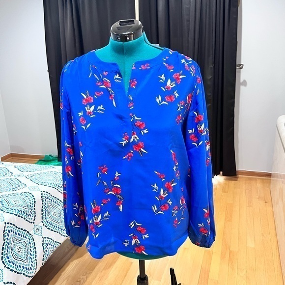 Floral Split Neck Popover - Picture 1 of 7